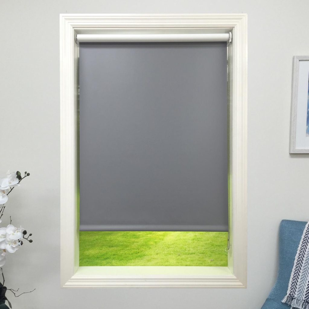 Roller Blinds ( Black Out )